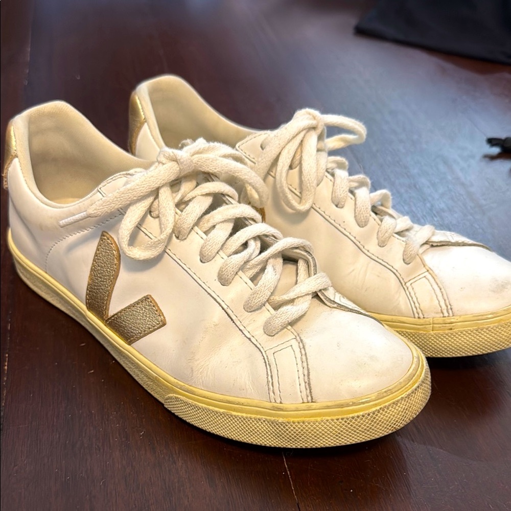 Veja Cream and Gold Casual Sneakers